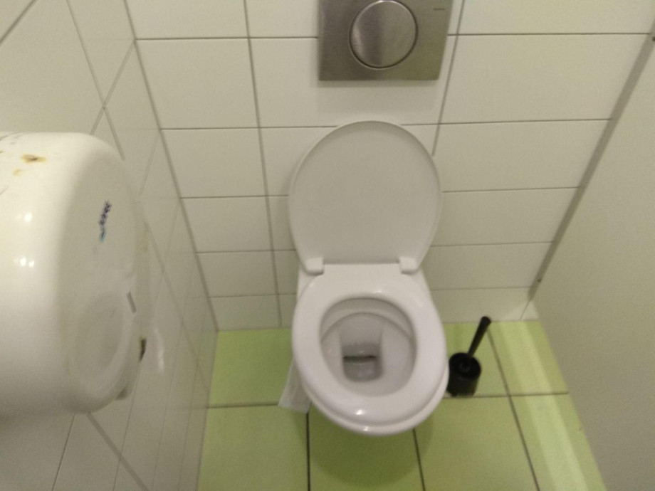 Туалет на главном вокзале Праги. Изображение 1