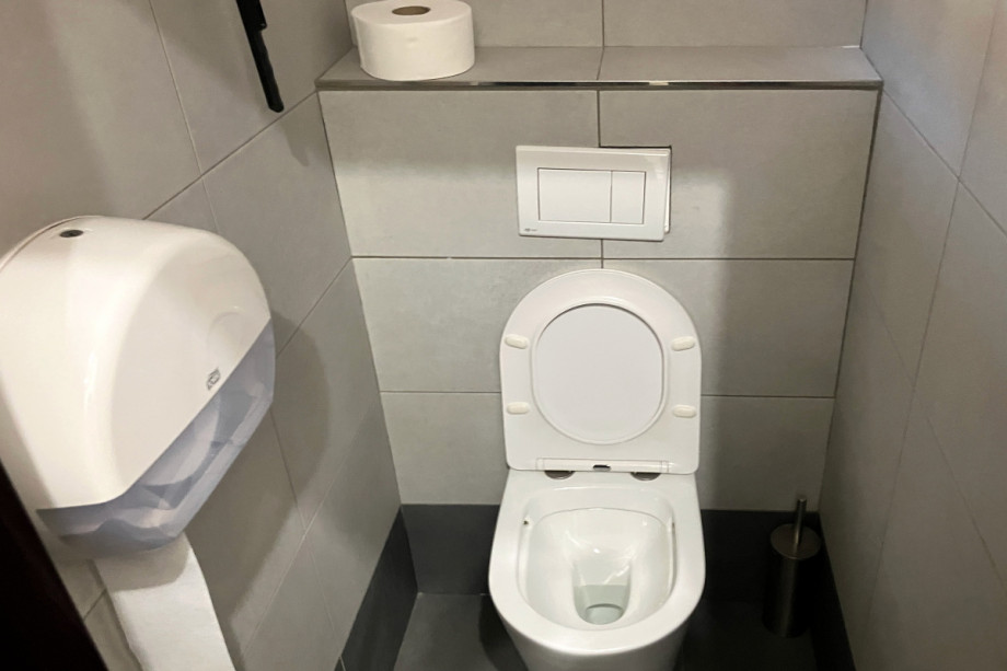 Туалет в ресторане Větruše. Изображение 4