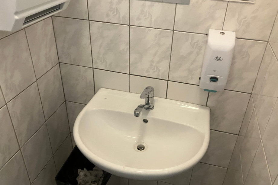 Туалет в кафе Na půl cesty. Изображение 3