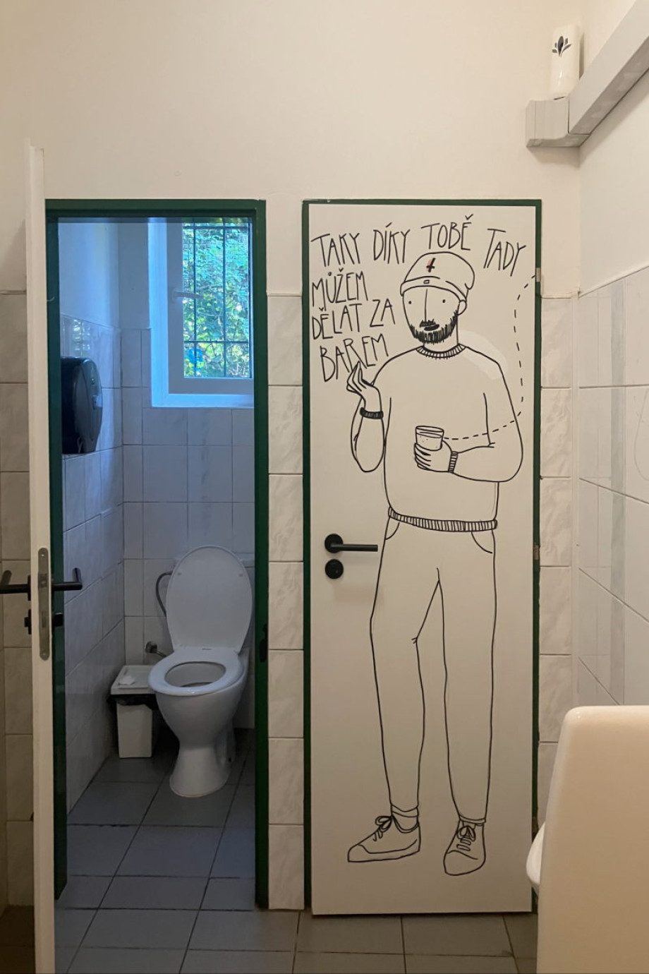 Туалет в кафе Na půl cesty. Изображение 2