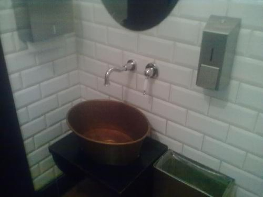 Туалет в пивной «Козловица» на Тургеневской. Изображение 2