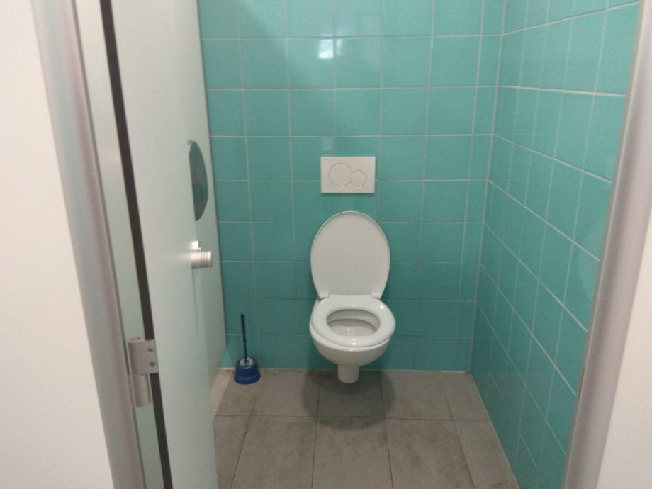 Туалет на Верхнем вокзале Карловых Вар. Изображение 2