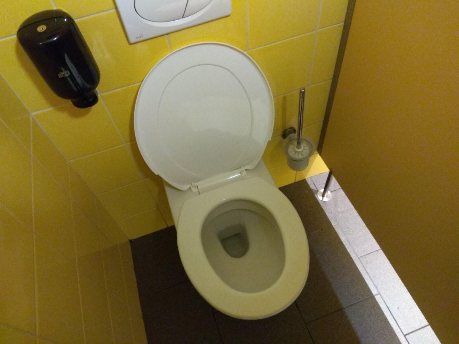 Туалет в ресторане Medvědín 1235m. Изображение 1