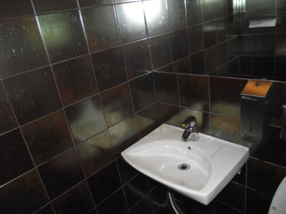 Туалет в ресторане «О’Суши» на Васильевском острове. Изображение 2