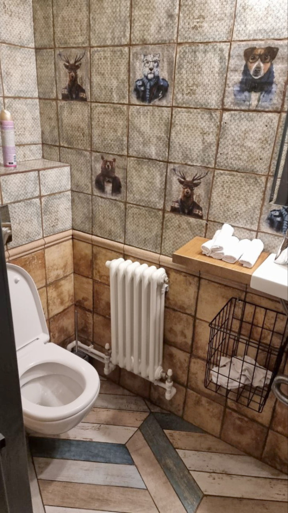 Туалет с животными в гастробаре Острог. Изображение 2