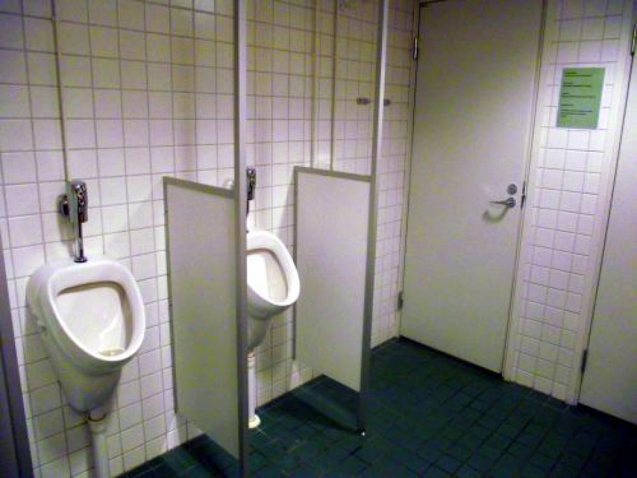 Общественный туалет в центре Порвоо. Изображение 4