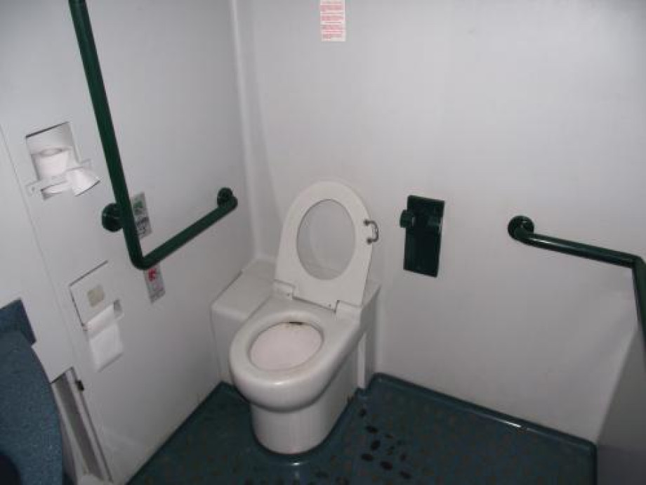 Туалеты в поезде Regionale Veloce. Изображение 1