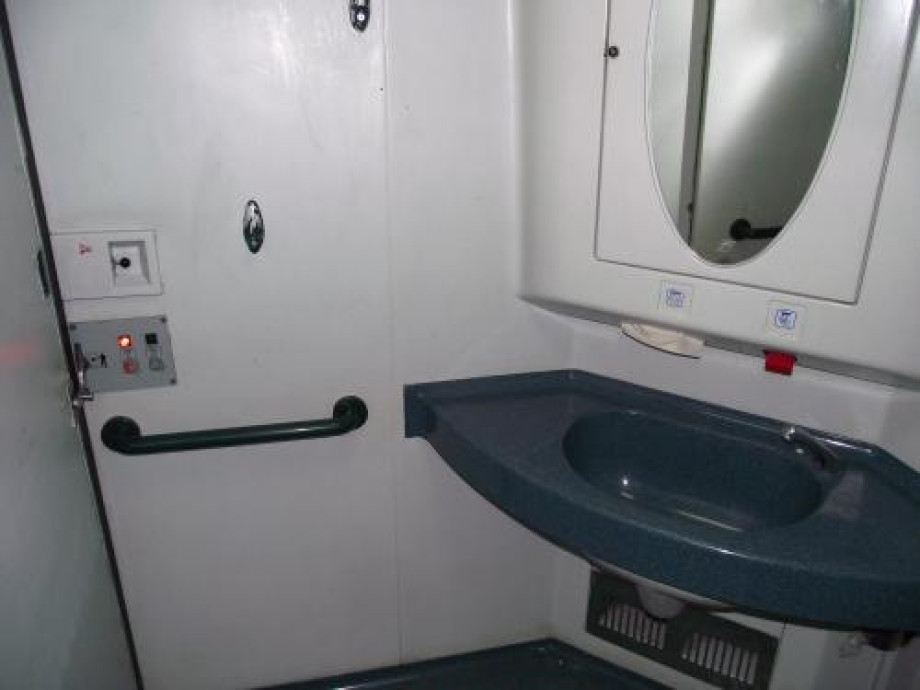 Туалеты в поезде Regionale Veloce. Изображение 2