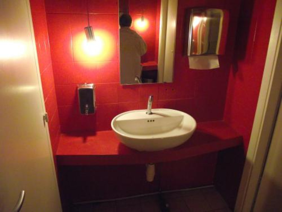 Туалет в пиццерии Il Duomo. Изображение 3