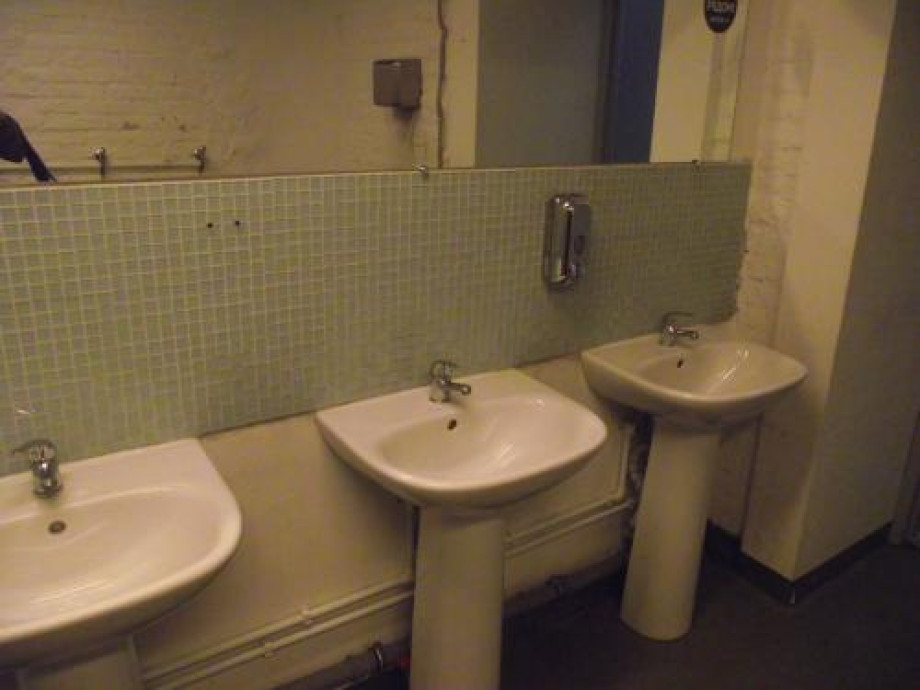 Туалет в выставочном центре «Ткачи». Изображение 2