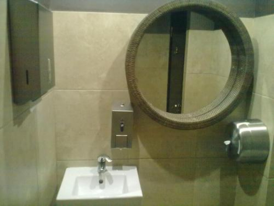 Туалет в Васаби у площади Восстания. Изображение 1