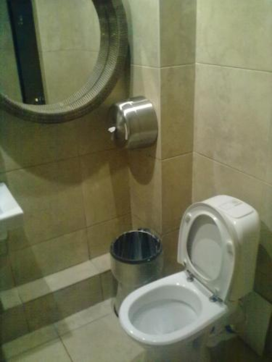 Туалет в Васаби у площади Восстания. Изображение 2