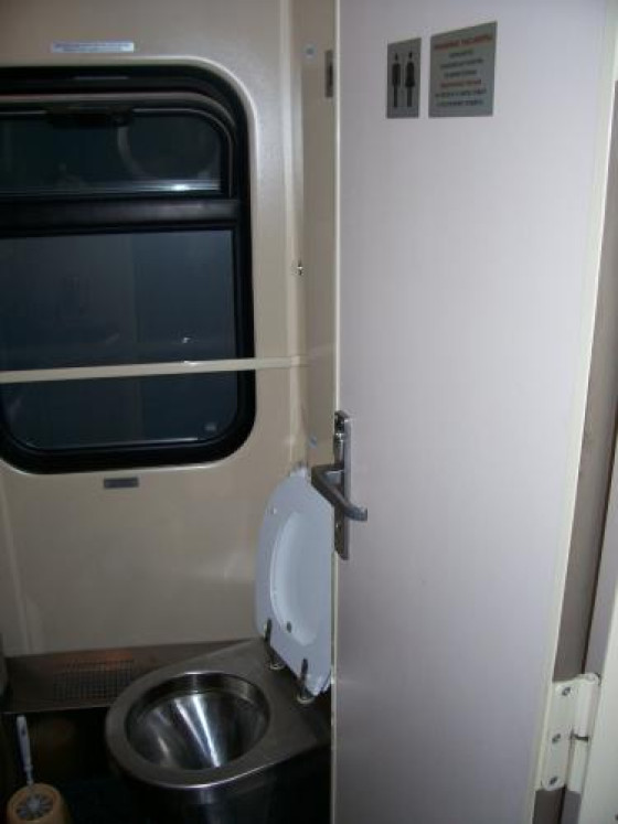 Вакуумный туалет в поезде «Поволжье»