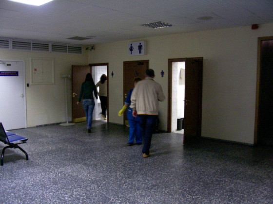 Туалет у выходов на посадку в аэропорту Пулково-1