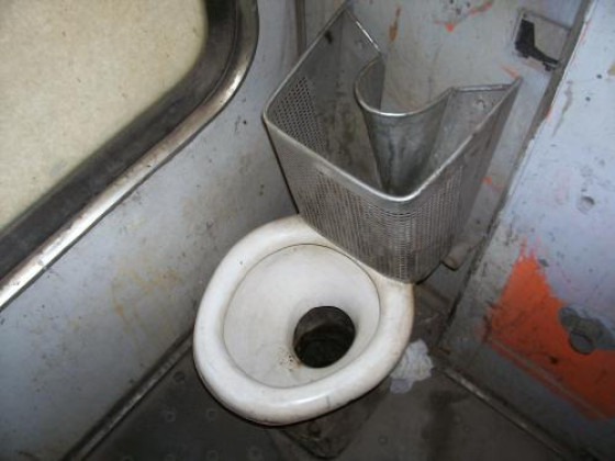 Туалет в поезде Сус — Монастир — Махдия