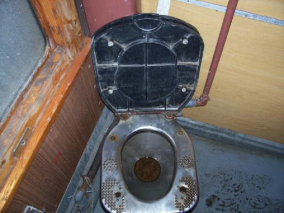 Туалет в скором поезде Казань — Москва