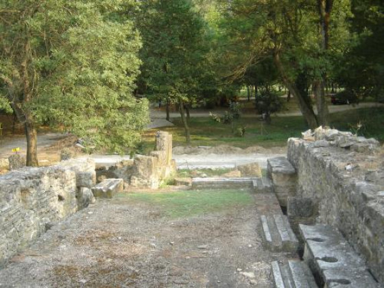 Античный публичный туалет в Дионе