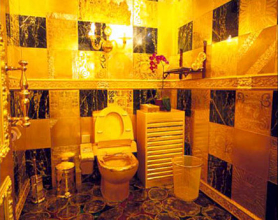 Золотой туалет в Swisshorn Gold Palace