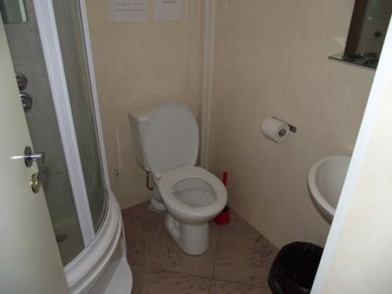 Туалет в домике турбазы «Орех»