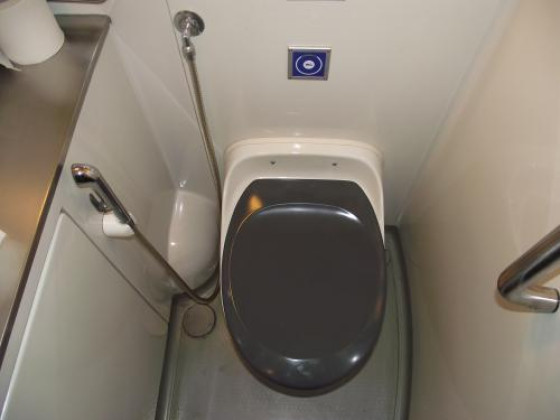 Туалет в InterCity 2