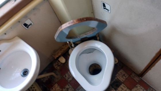 Туалет в Пражском моторачке
