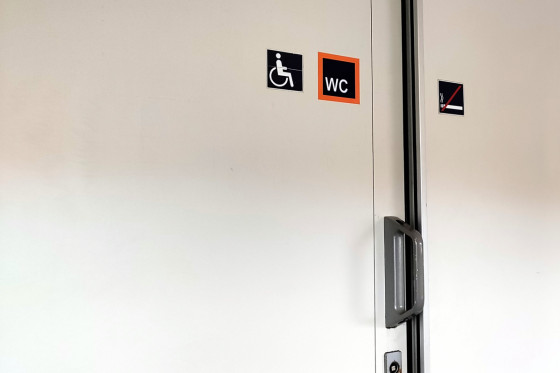 Туалет в дизель-поезде 612