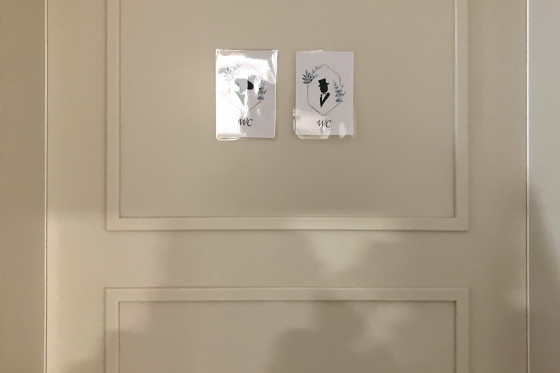 Туалет с цитатами из Евангелия