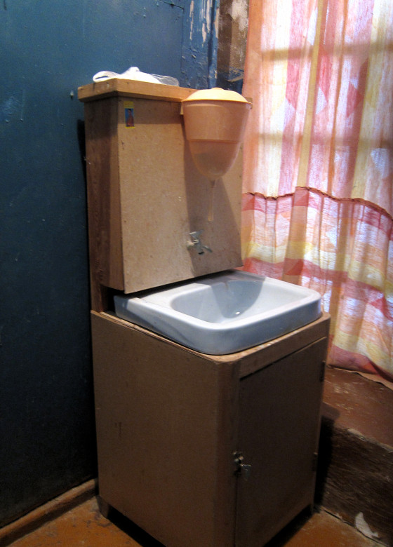 Сортир в хранилище фондов музейного объединения Тотьмы