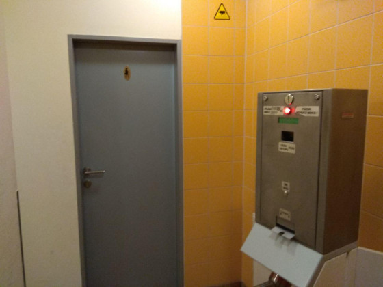 Общественный туалет в гостевом центре Becherovka