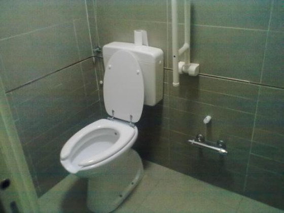 Туалет в холле гостиницы Castelmartini