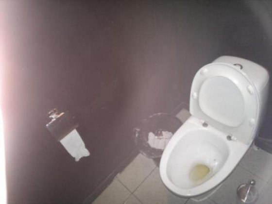 Туалет в Horror Bar