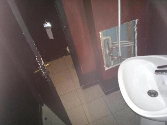 Туалет в Horror Bar