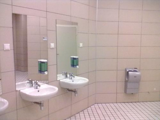 Туалет в мужской раздевалке SL «Ладожский»