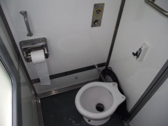 Туалет в пригородном электропоезде Модена — Мантуя