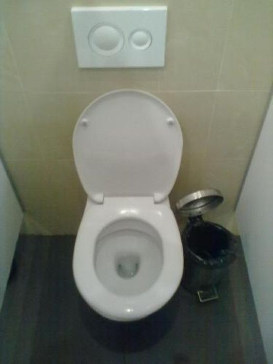 Туалет в холле кинотеатра Великан парк